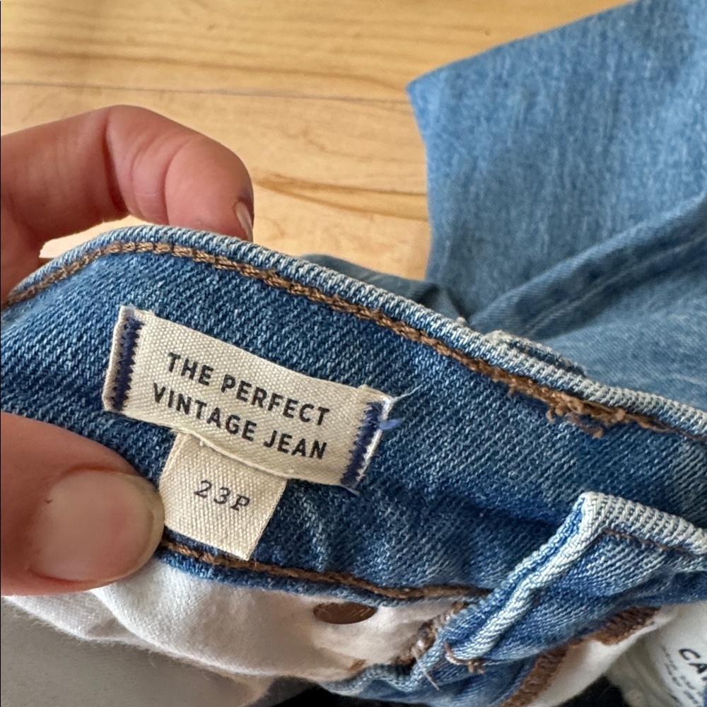 Madewell Women’s Petite Vintage Perfect Crop Jeans in Blue Denim Size 23P - Picture 4 of 6
